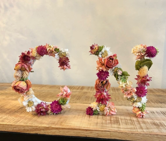 Letra con Flores Preservadas 11 cm