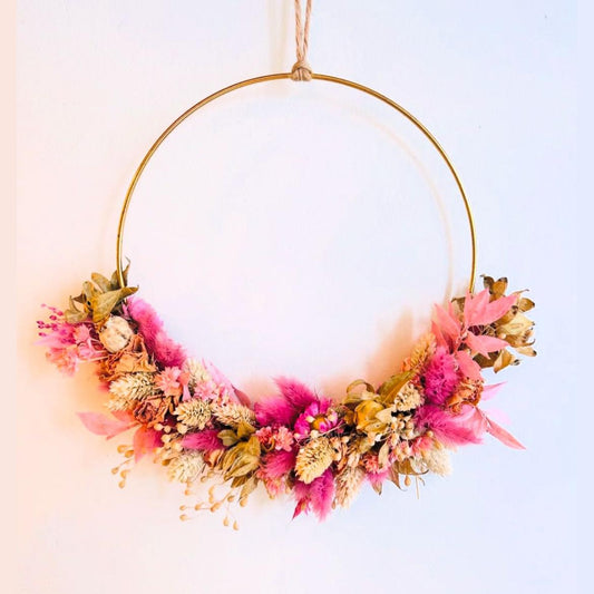 Semi corona con flores preservadas